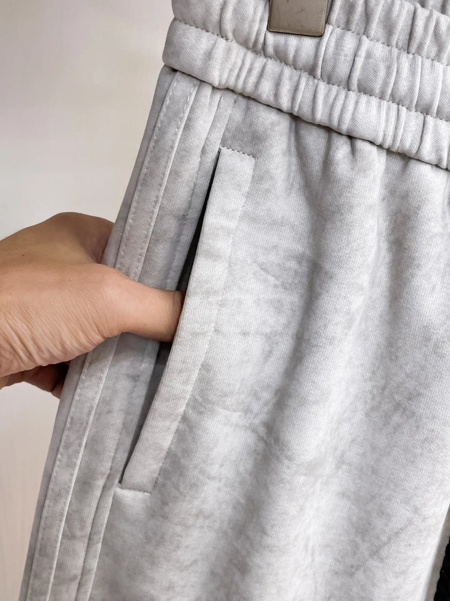 Balenciaga 🆕2026 Autumn and Winter New Arrival Casual Pants! The official website will be released simultaneously. Brand Classic LOGO casual pants, customized fabrics, excellent comfort and strong touch. Highly recognisable, perfect appearance and craftsmanship. Size:M-3XL